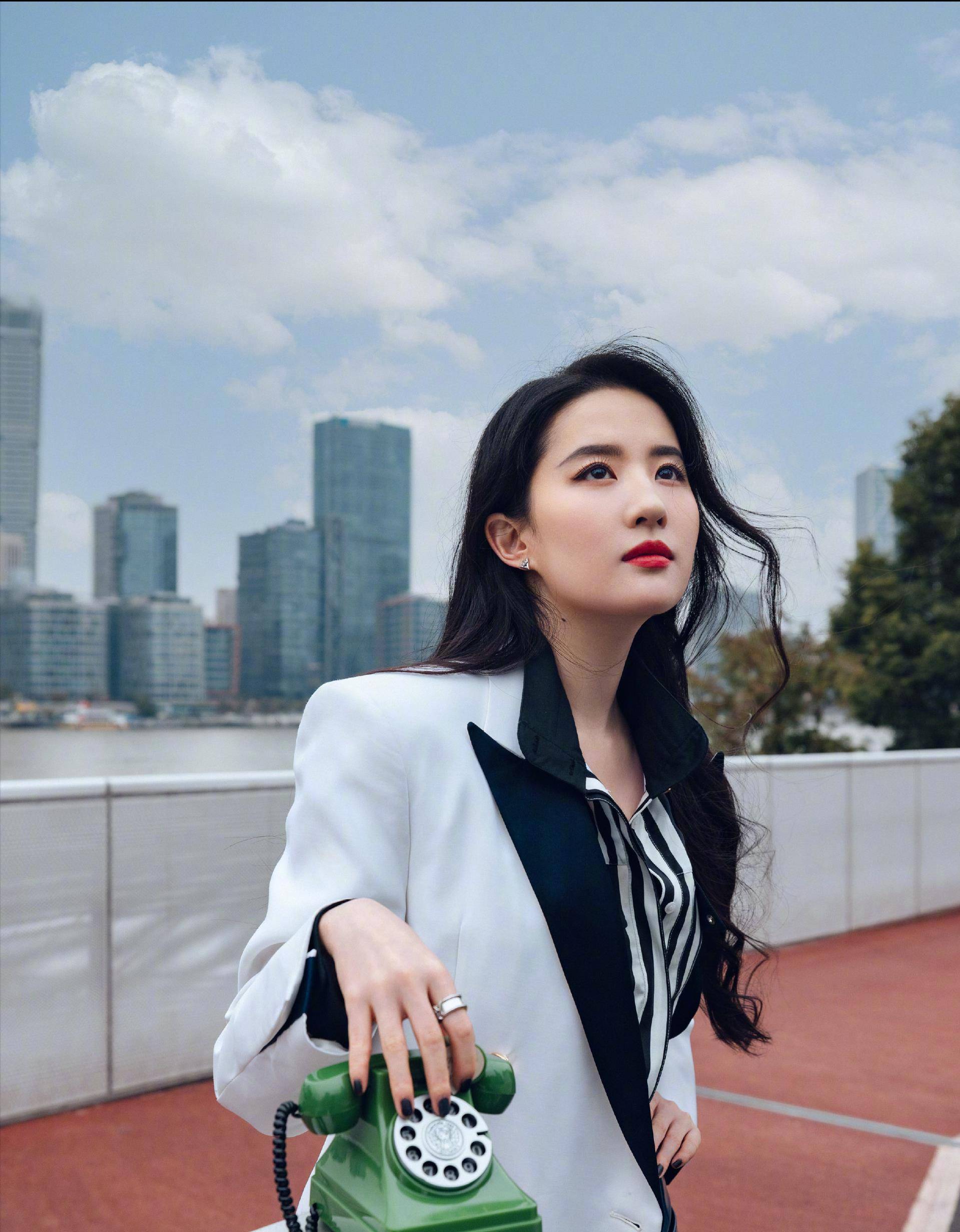 刘亦菲34岁还是单身?