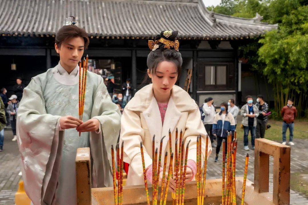 古装甜宠喜剧《太子妃密探生涯》在象山影视城开机_小镇_全国_身体