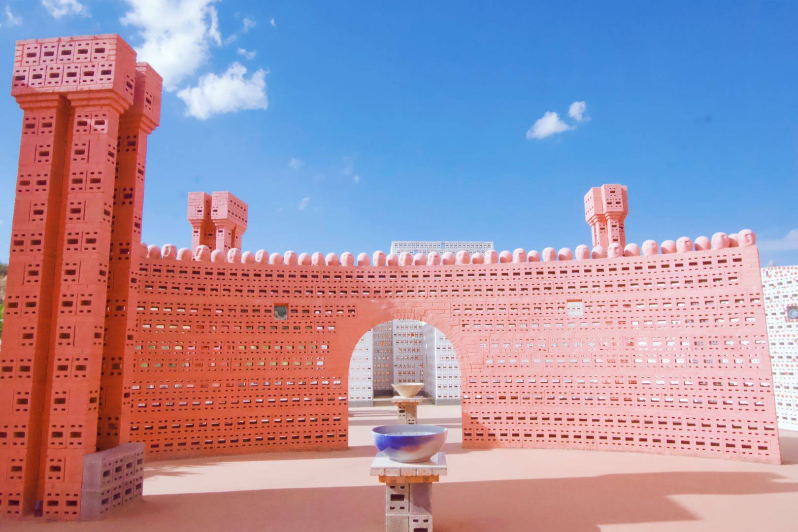 云南废弃老窑改造成蚂蚁宫殿,还原蚂蚁王国,体验做蚂蚁的一天_蚁穴