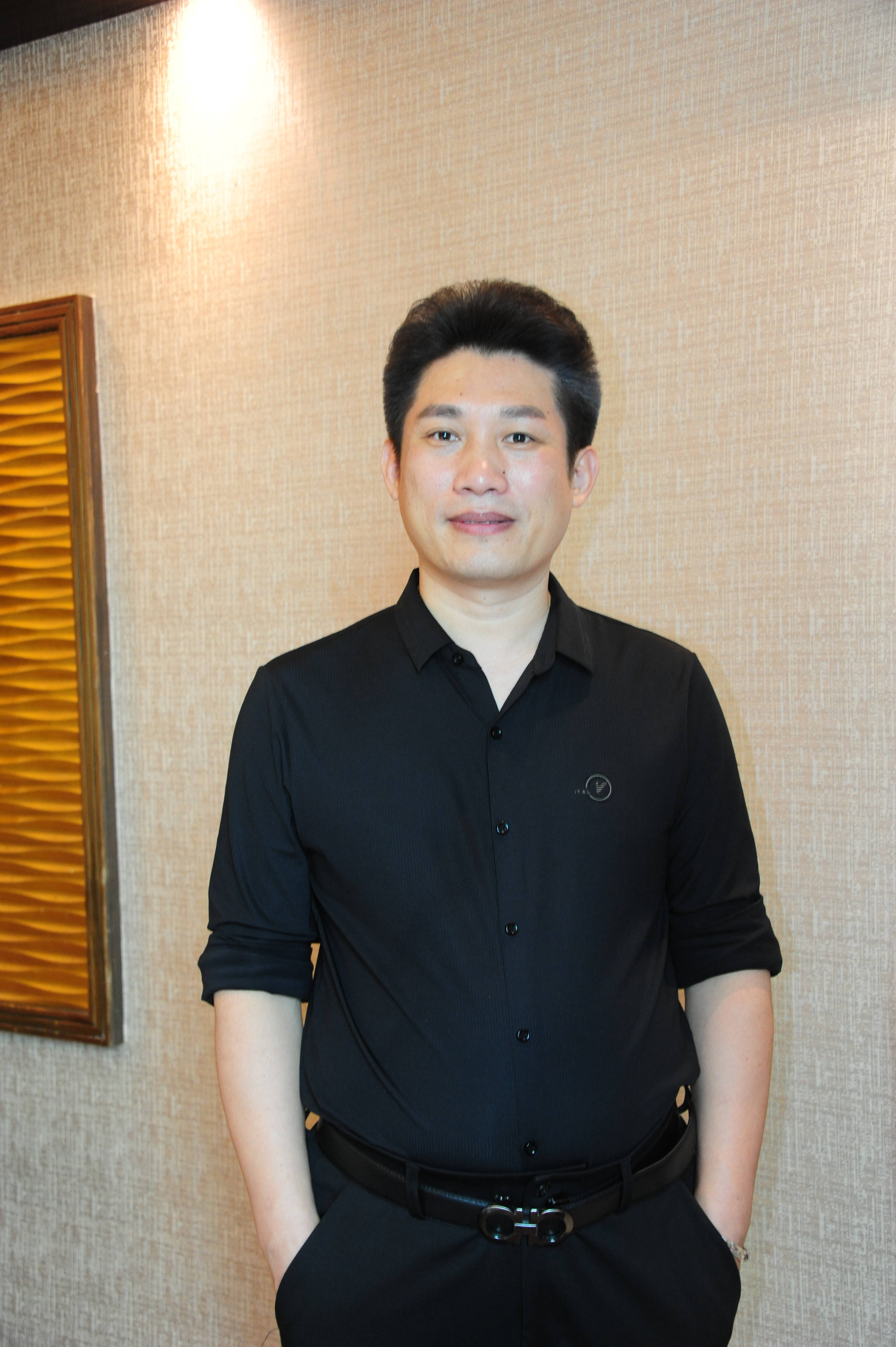 《澳门美术》杂志走进珠海益健集团_董事长_先生_罗文杰