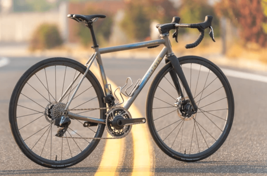 隐藏走线设计 moots发布全新crd钛合金公路车_搜狐汽车_搜狐网