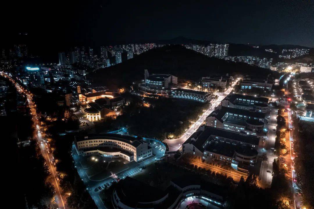 photographer继续教育学院 马诺数字艺术与设计学院 侯睿涵东软形闻