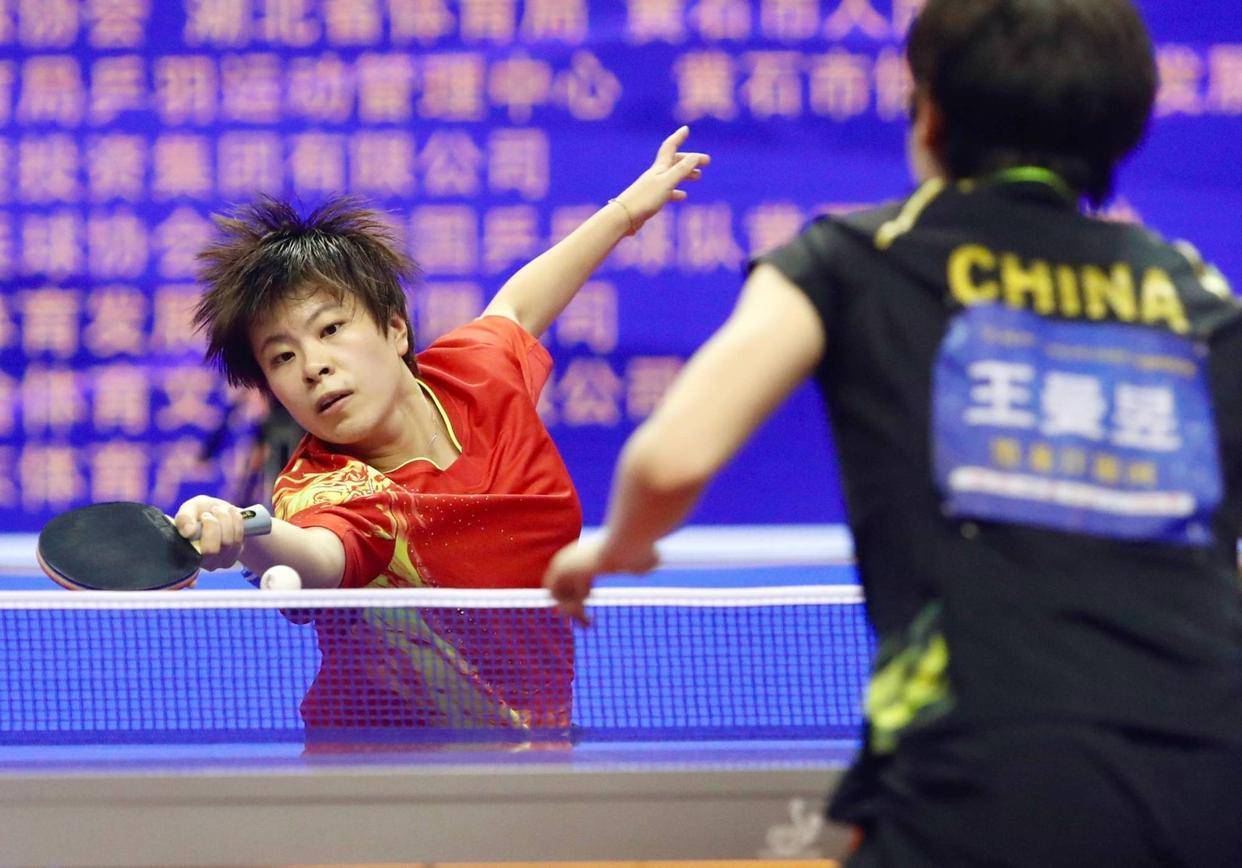 王艺迪击败阿卡舍娃,打进八强,马琳没有担任场外指导_比赛_正手_对手