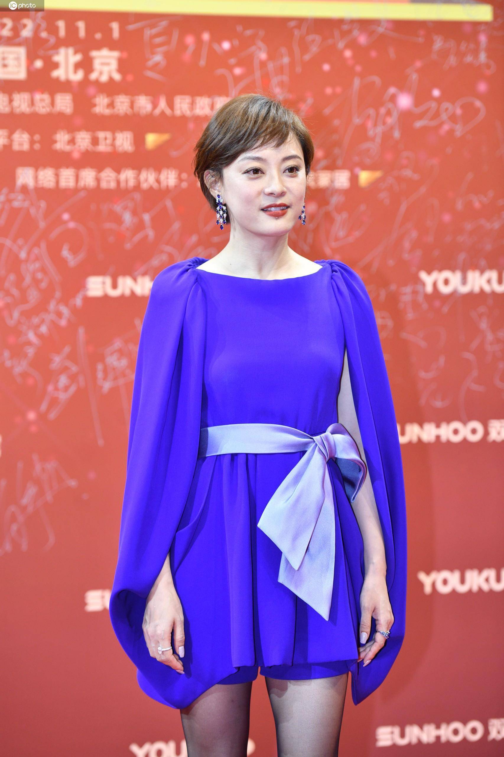 给"飞天奖"红毯上最惊艳的11位女星排个名:孙俪第10,殷桃第2_燕妮