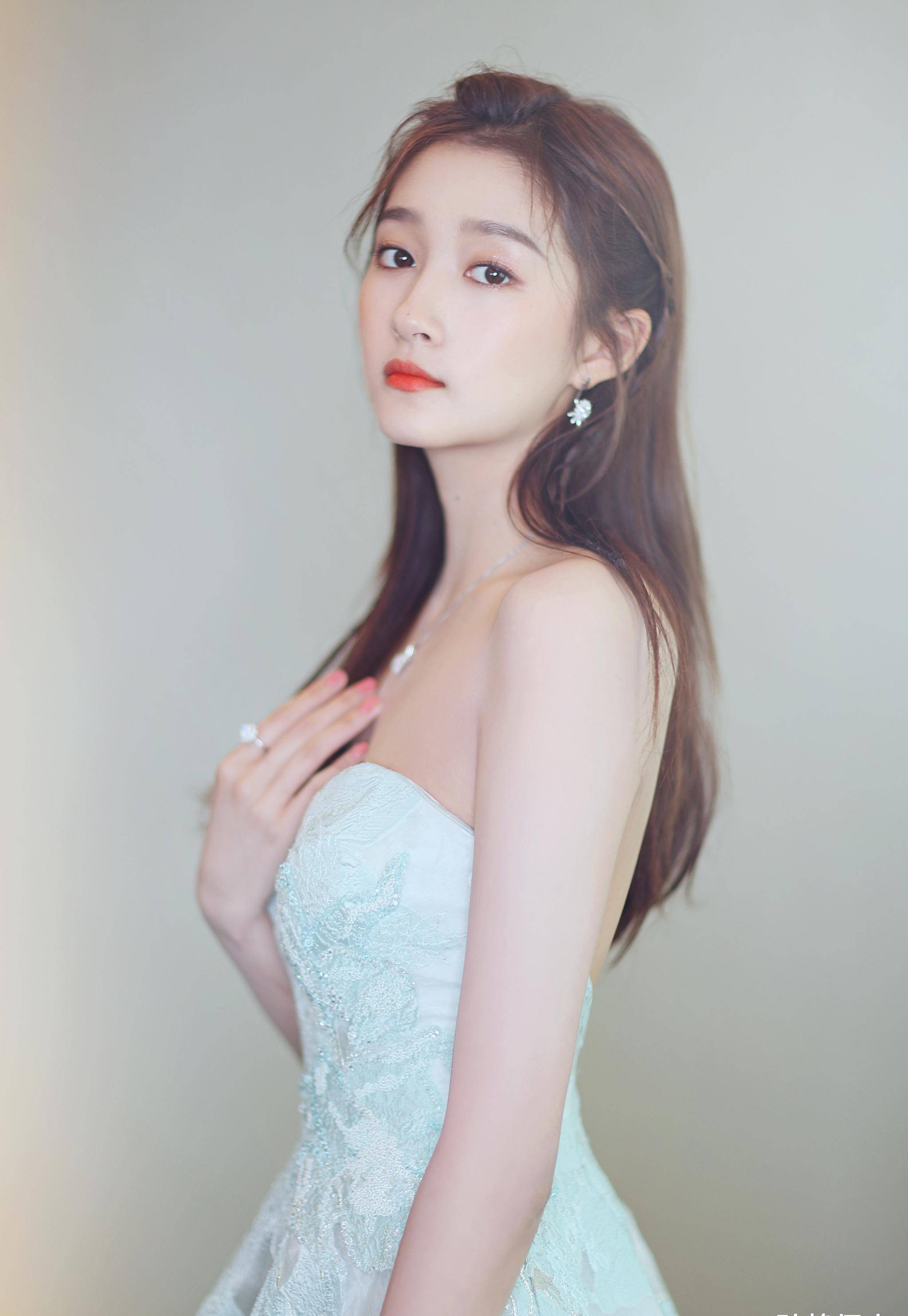 关晓彤回忆自己二十岁的时候,第一次被骂哭了?_作品_因为_印象