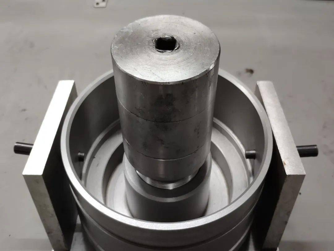 该项目主要用于拆卸单元制动缸停放部分的鞲鞴组件.