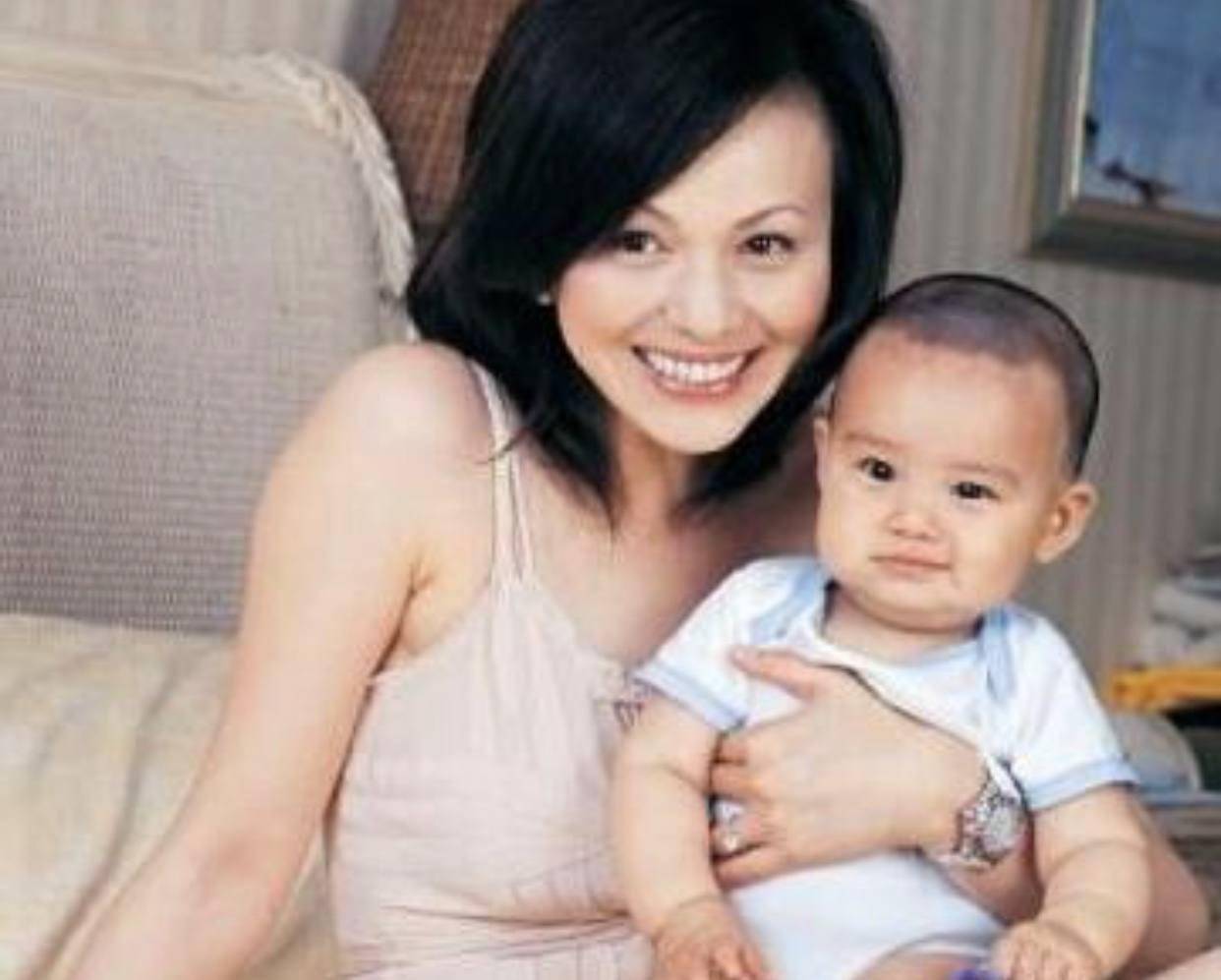 2005年,王琳和刘国景结了婚,生下儿子王诺,但这段婚姻非常低调,外界知