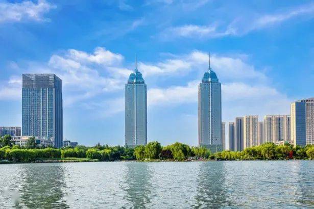 丰富,高铁站,文体中心,会展中心,商业综合体(规划),双子星生活广场