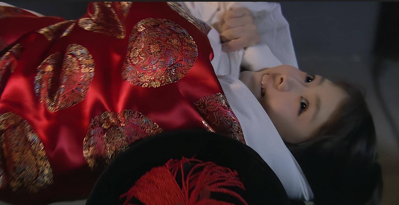 甄嬛传:她14岁入宫,17岁才侍寝,竟然才是扮猪吃老虎的实力派_安陵容