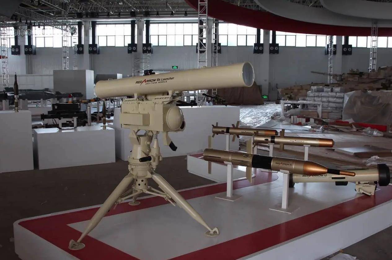 红箭10反坦克导弹,拥有光纤制导系统,具备发射后锁定性能!