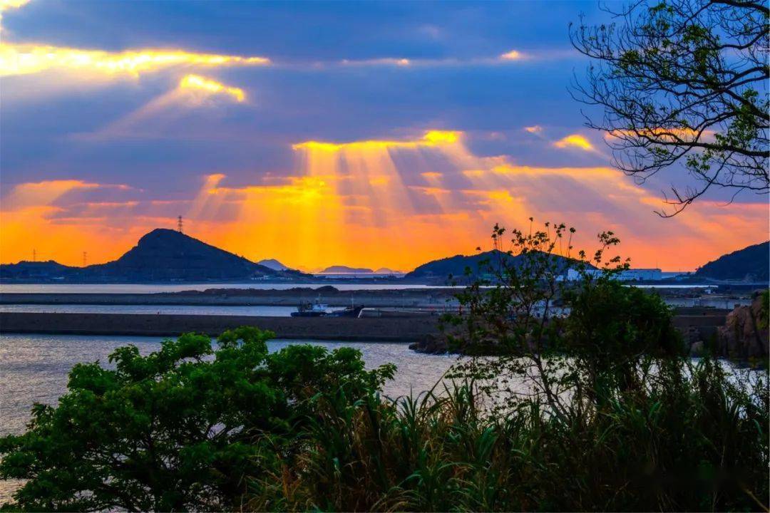 当丁达尔效应出现,泗礁岛夕阳让你心动一万次!_嵊泗_旅游_生活