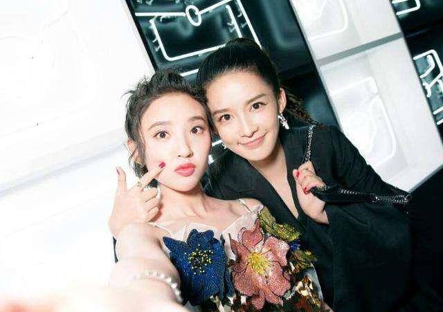 毕竟唐艺昕和李沁的感情非常的好,私底下也是很有交情的闺蜜了,而