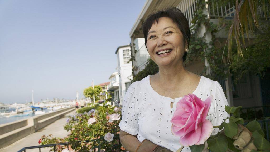 那為什麼很多年過半百的女人,不願意再婚呢,主要有三個原因.1.