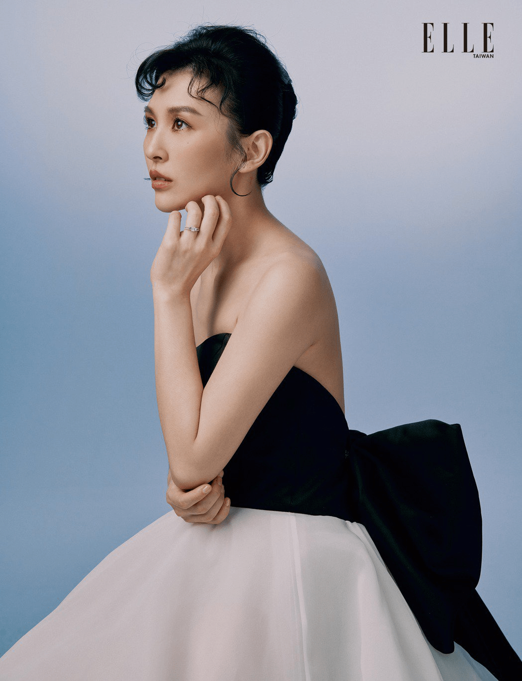 吴姗儒拍闺蜜婚纱照 三人情谊是睡出来的