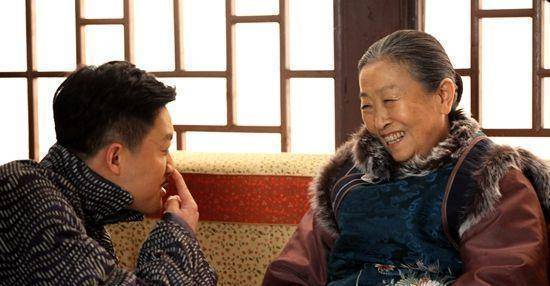 丑娘出院,干儿子杨志刚接其出院,网友:画面太温馨让人泪目_张少华