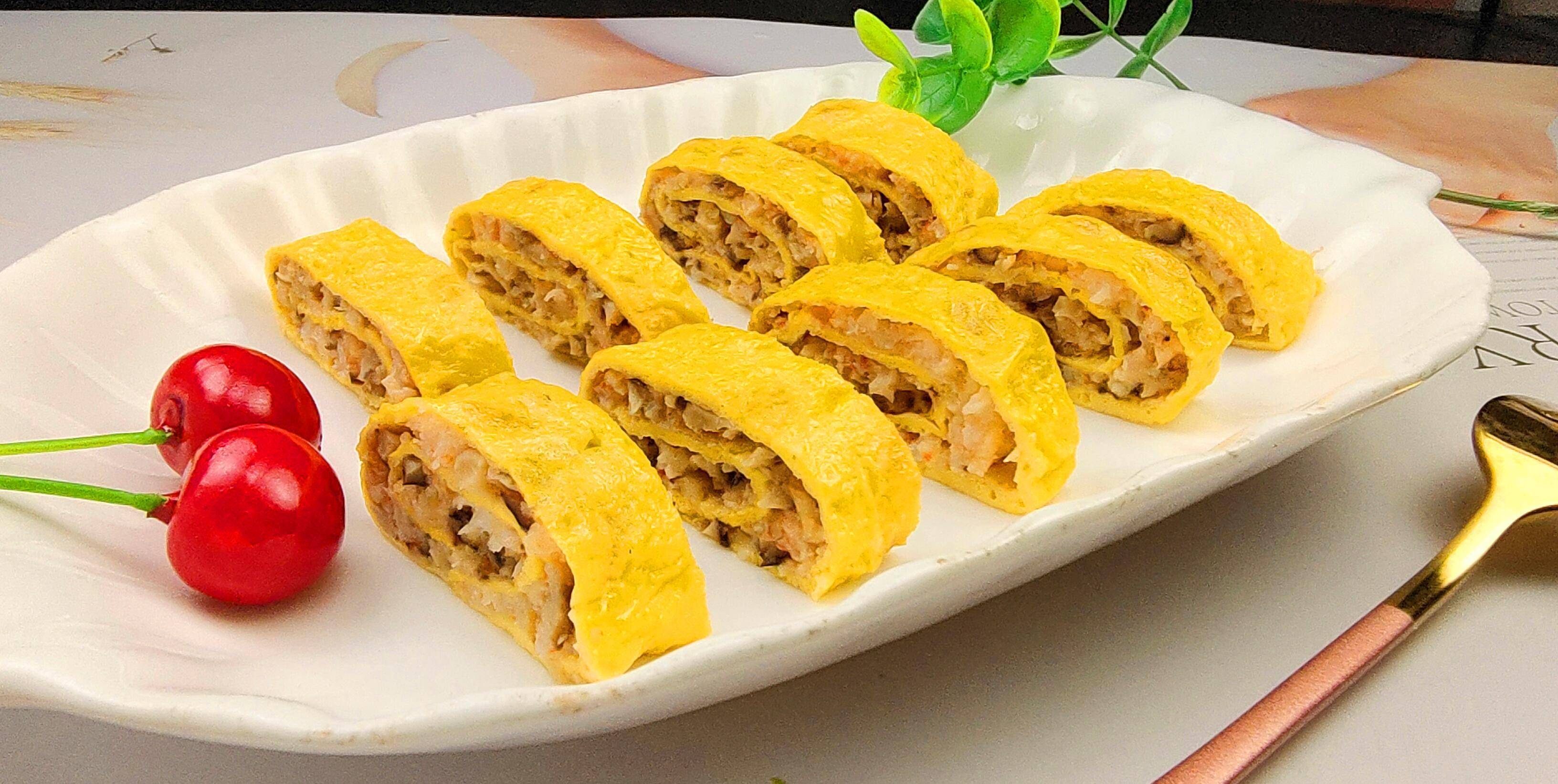 第五步:将蒸好的蛋卷切成块状,摆盘!第四步:做蛋卷.