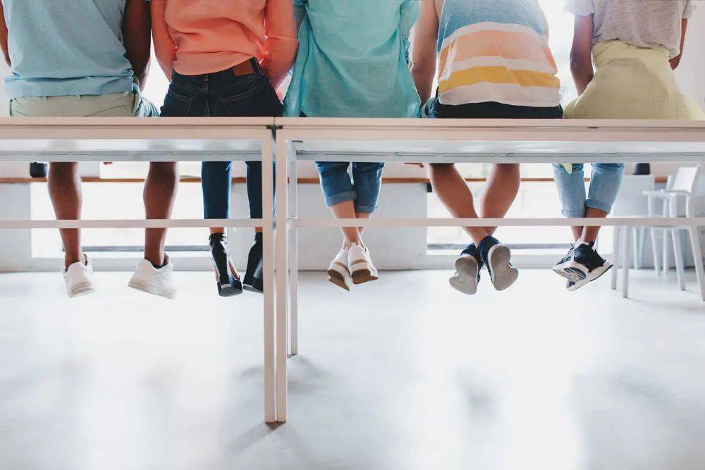 别人坐热的板凳不能马上坐?会传染皮肤病,性病?_凳子_屁股_座位