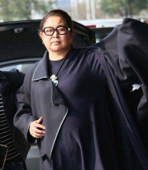 黄金搭档退休后现状,赵忠祥卖字画赚钱,倪萍因身材胖瘦上热搜_广大