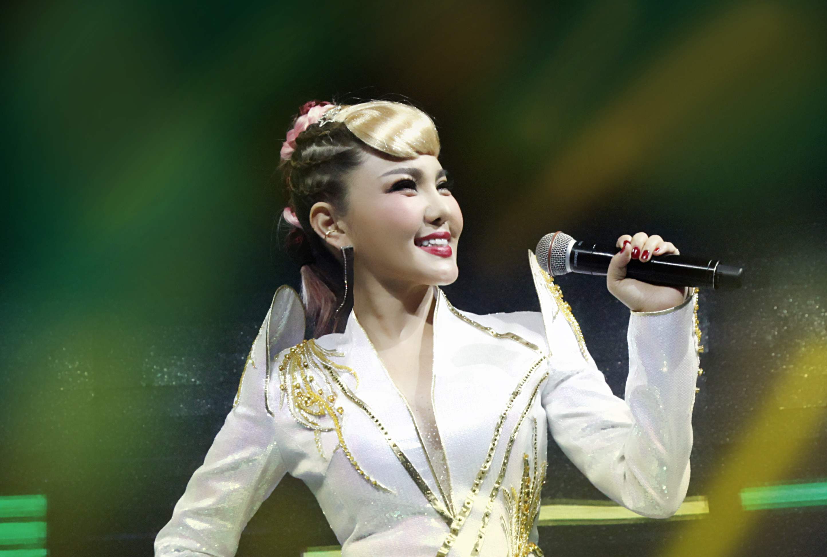 事业大红大紫,却和爱人有缘无分,至今还是单身_杜枫_内蒙古_女孩