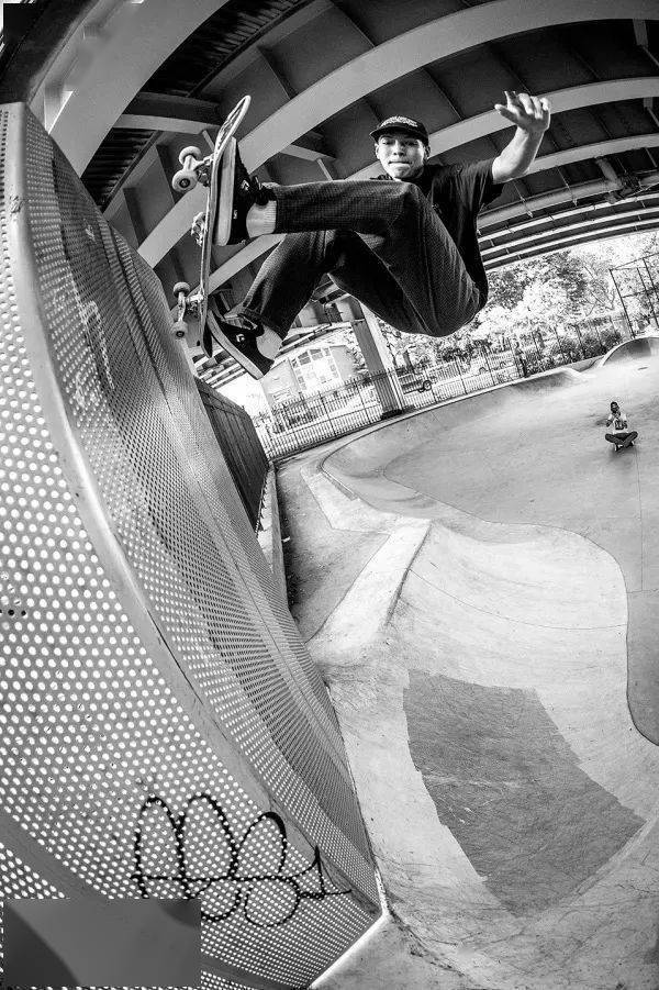 人物采访 |soty 呼声高涨的 louie lopez_滑板_影片_flip