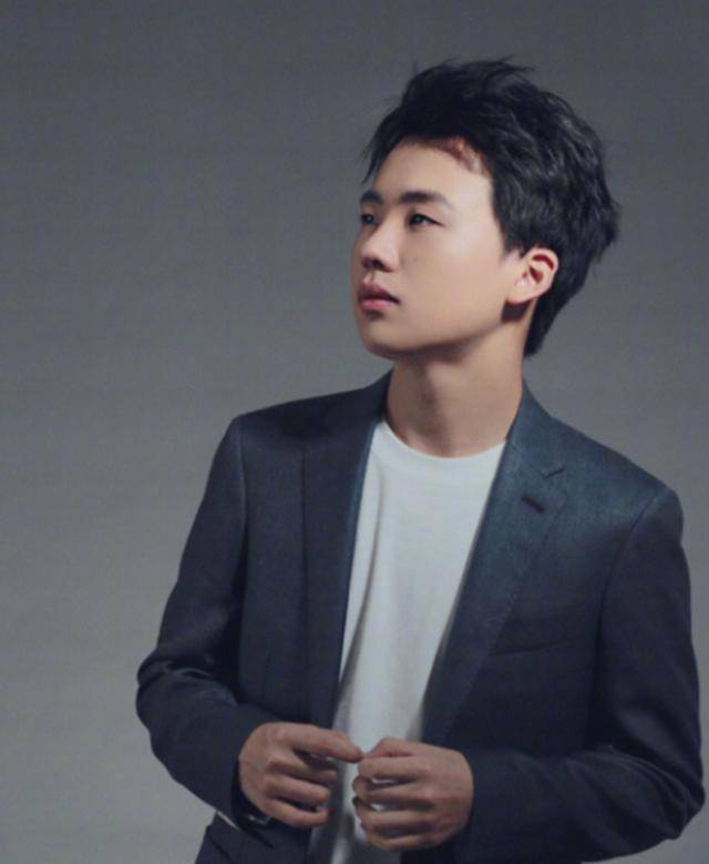 德云社少班主郭麒麟,一共改过两次名字,网友:还是原名更合适_郭德纲