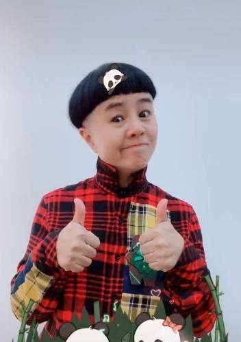 54岁央视主持人金龟子近况曝光,黑眼圈重皱纹明显,网友:老了_王宁