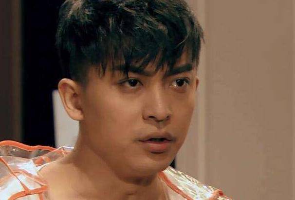 爱情公寓羽墨骑的摩托车出镜时,车牌号大有深意,粉丝们一眼感动_观众