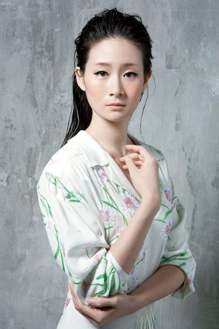 "王小蒙"王亚彬:走出象牙山,离开赵本山后,她活出真正的自我_舞蹈