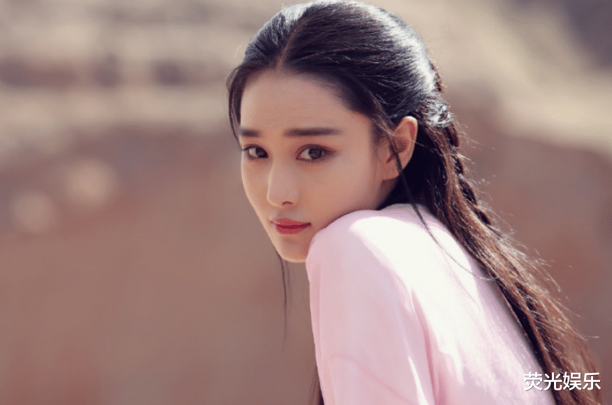 张馨予婚后不注重身材管理,宅家变身"俏厨娘",网友:自己把自己喂胖