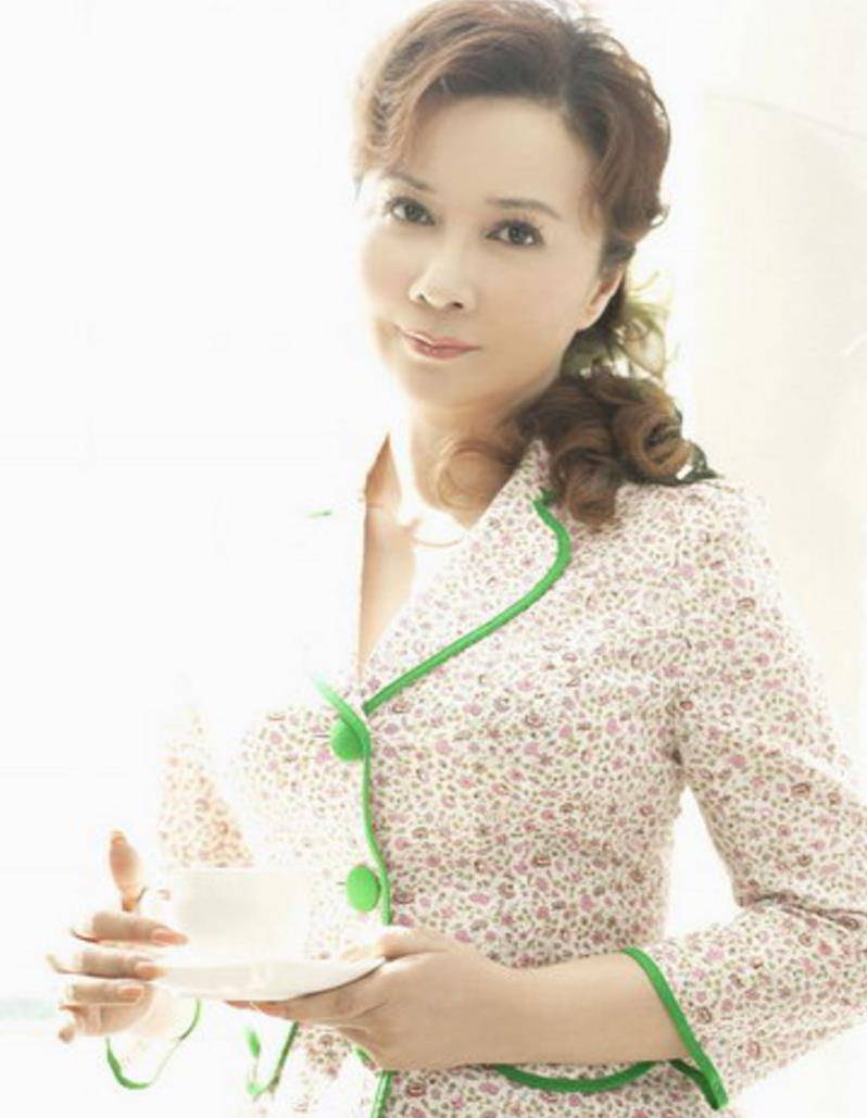 47岁金巧巧变样快认不出!