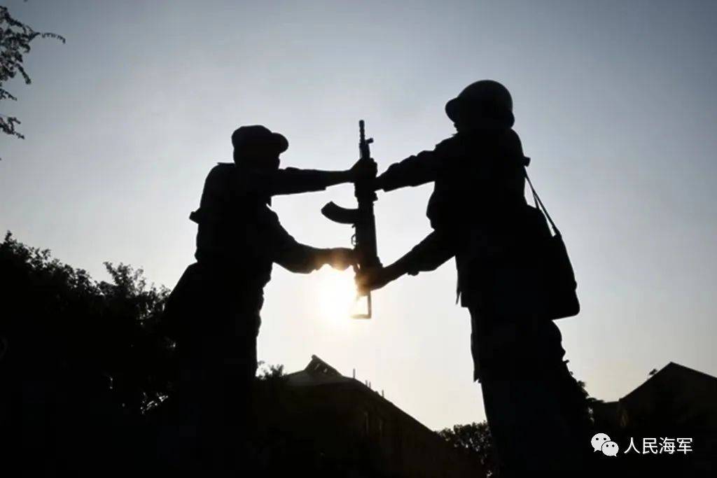 新兵打靶初体验_瞄准_训练基地_射击