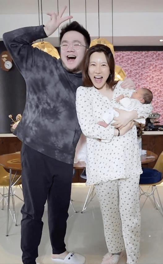 这辈子最正确的决定,就是给小7岁的老公巴图生2儿子_宋丹丹_演技_海清