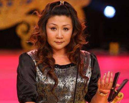 曾婚内不忠诚被师娘停演,离开郭德纲后第10年,何云伟成成这样_徒弟