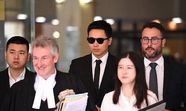 高云翔澳洲生活:继续戴电子脚镣被监管,每周需向警局报备行踪_案子