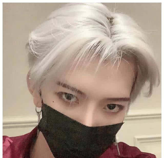 七鹤大人帐着鸭兽嘴?为辟谣摘掉口罩,粉丝直呼:霸总有脸了!