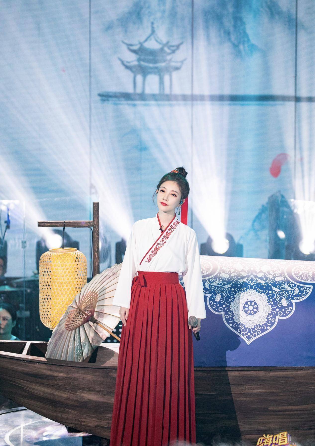 "小狐狸"古装够惊艳了,看到冯提莫"大侠"装扮惊艳了_造型_凤九_演技