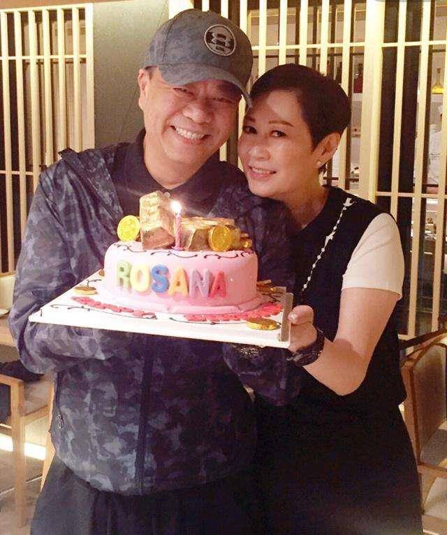 欧阳震华:结婚24年膝下无子,为何毫无怨言,看见他老婆明白了_事业