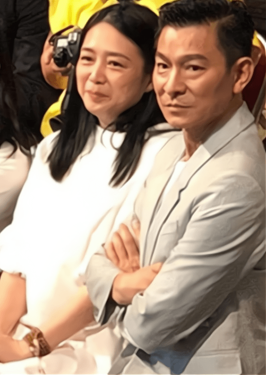 刘德华减产少拍戏,为了陪女儿,月租17万元租豪宅_华仔_朱丽倩_太太