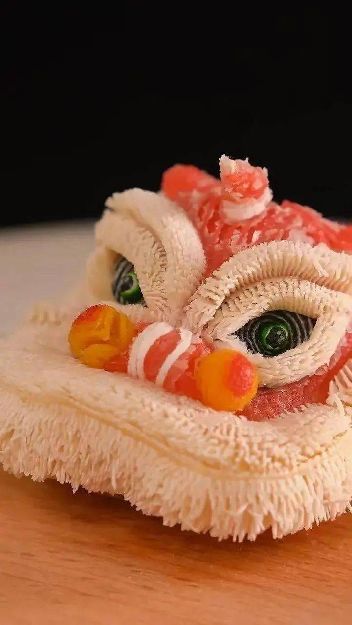 盐设计·武杨:"醒狮酥"火爆全网,"面点诗人"将面塑艺术融入传统中式酥