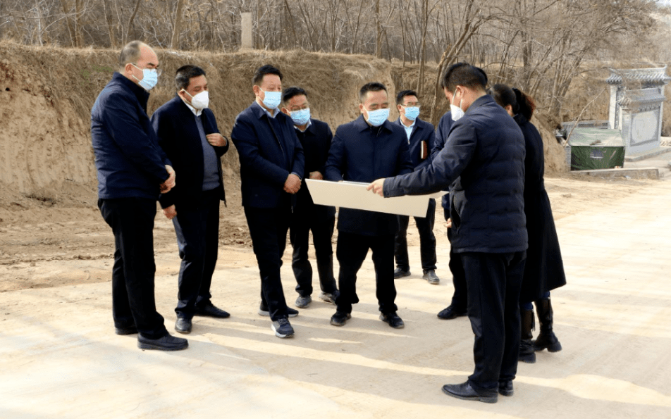 11月23日,县委书记王新强深入城关镇雷山,刘湾,君山等村,实地调研宁远