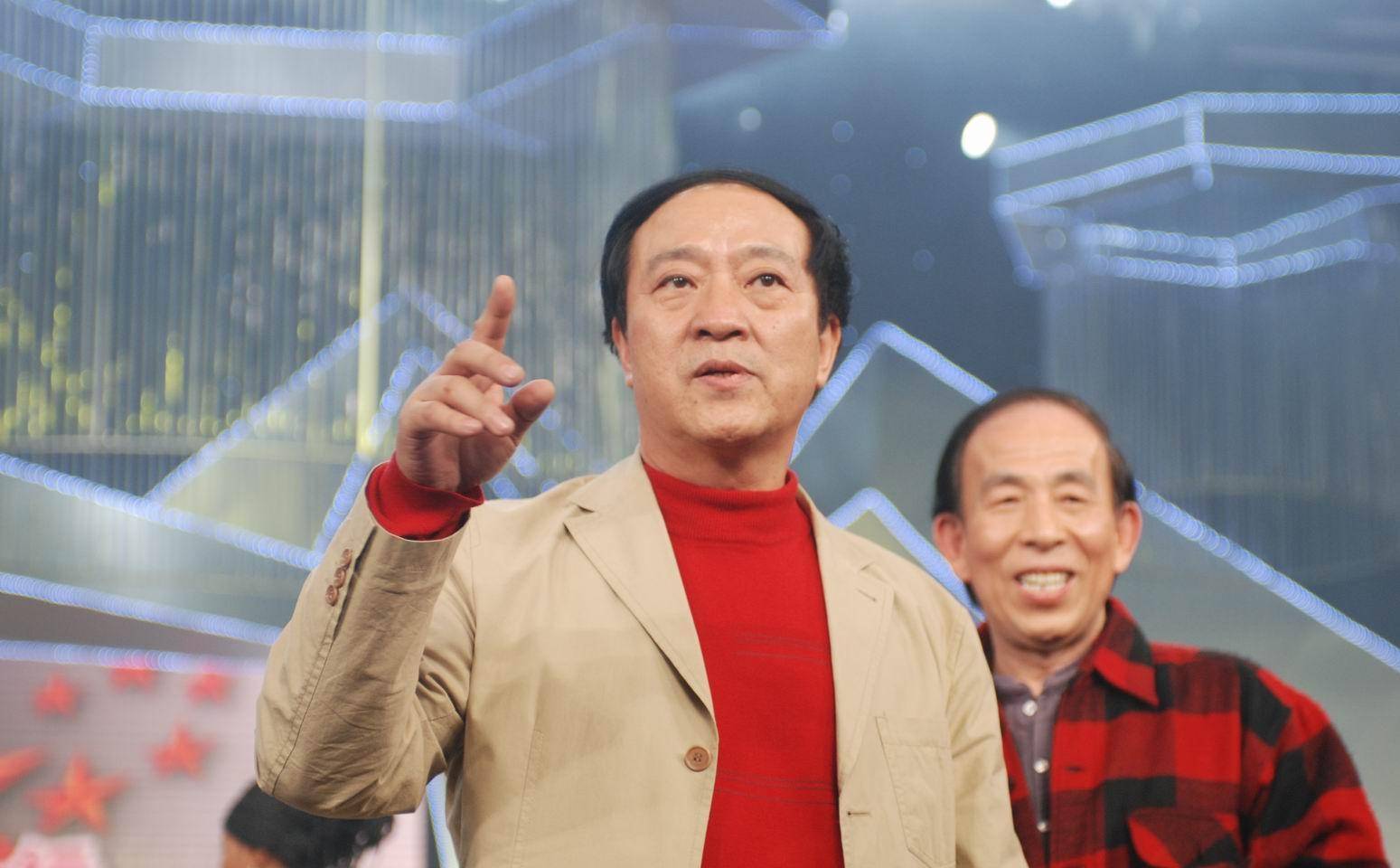 牛群:曾是冯巩"御用搭档",如今71岁无人问,妻离子散显凄凉_相声_舞台