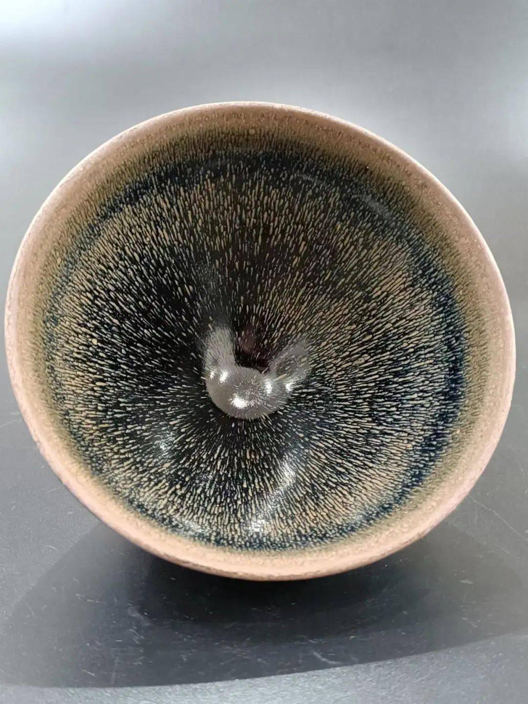罕见:黑色建窑里一只珍贵的白兔毫盏_鹧鸪_全品_cm