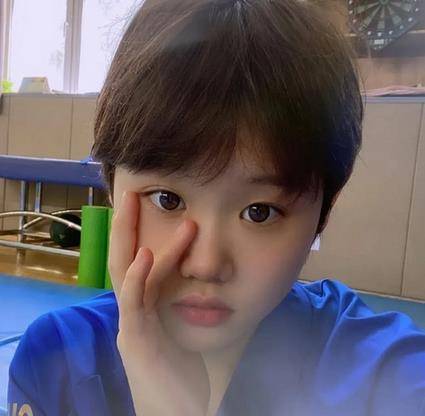 不过张嘉琪在赛后发文,写下了7个字"努力,想念",这7个字让不少球迷松