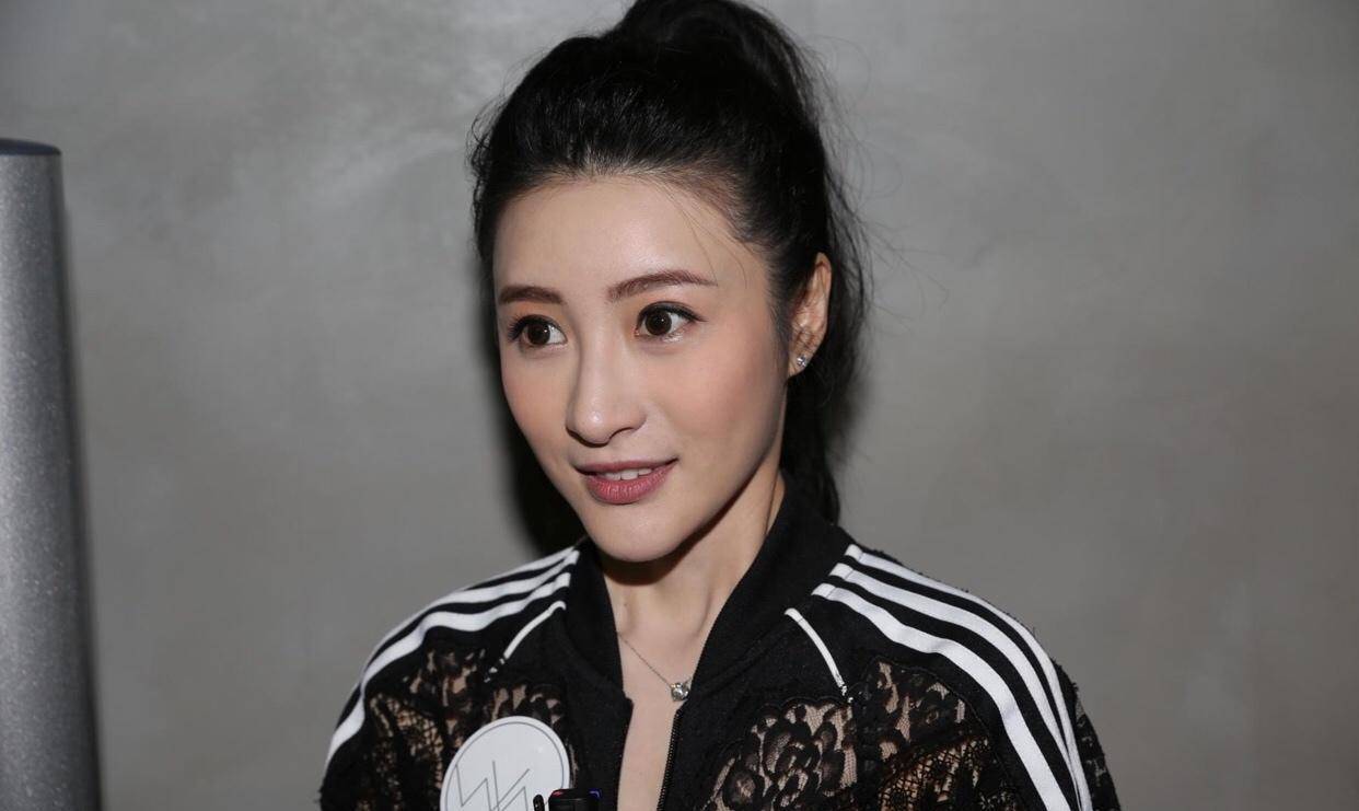 香港女星林夏薇不但是林峰的堂妹,而且还与陈晓,毛晓彤是中戏05级的