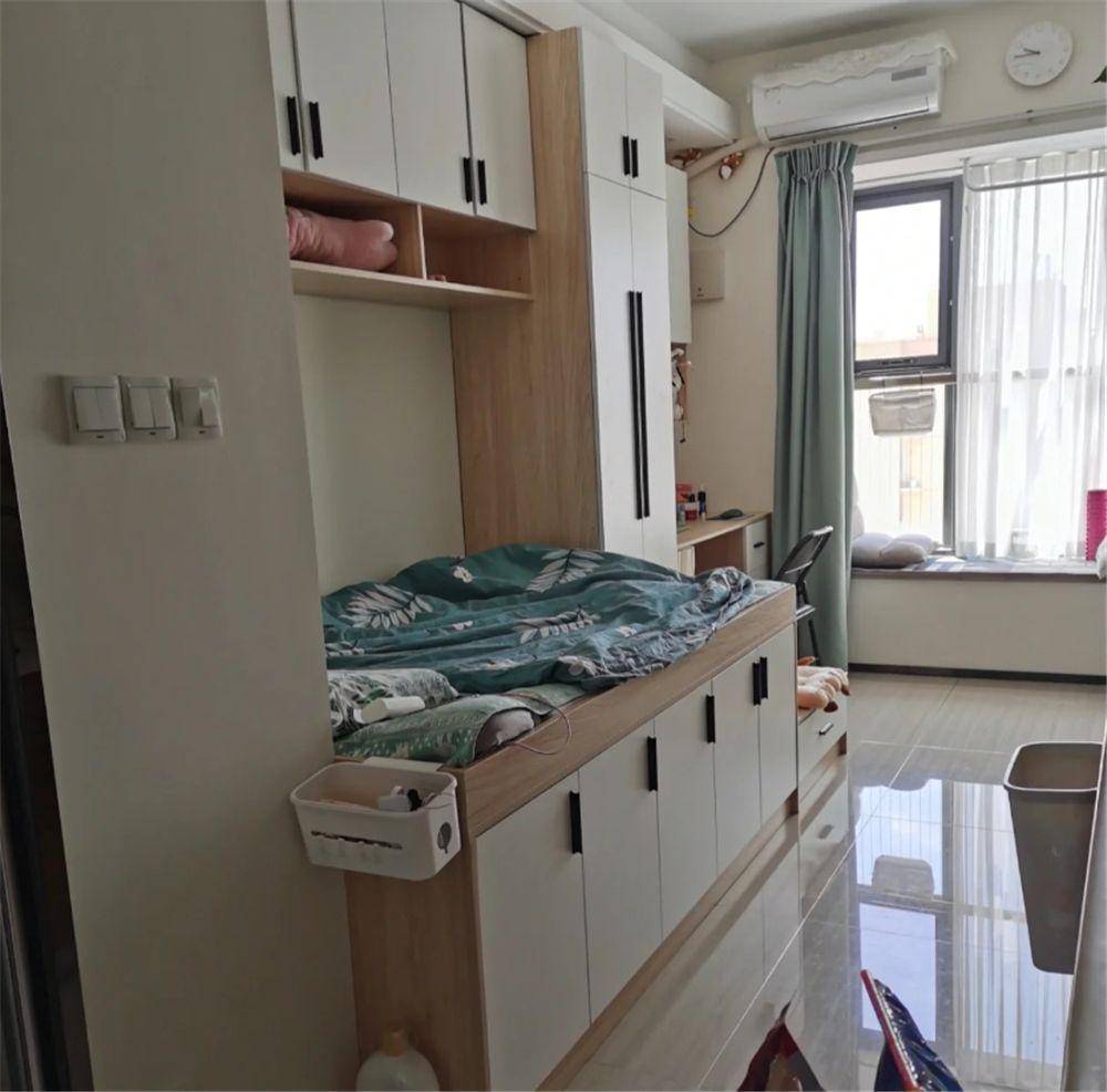 她住进18㎡的蜗居,狭长户型一览无余,一个人住超爽:再小也是家_空间