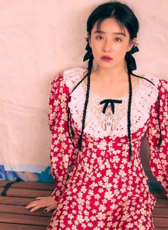 阚清子的双马尾造型有没有非常显青春?_显得_发型_发辫