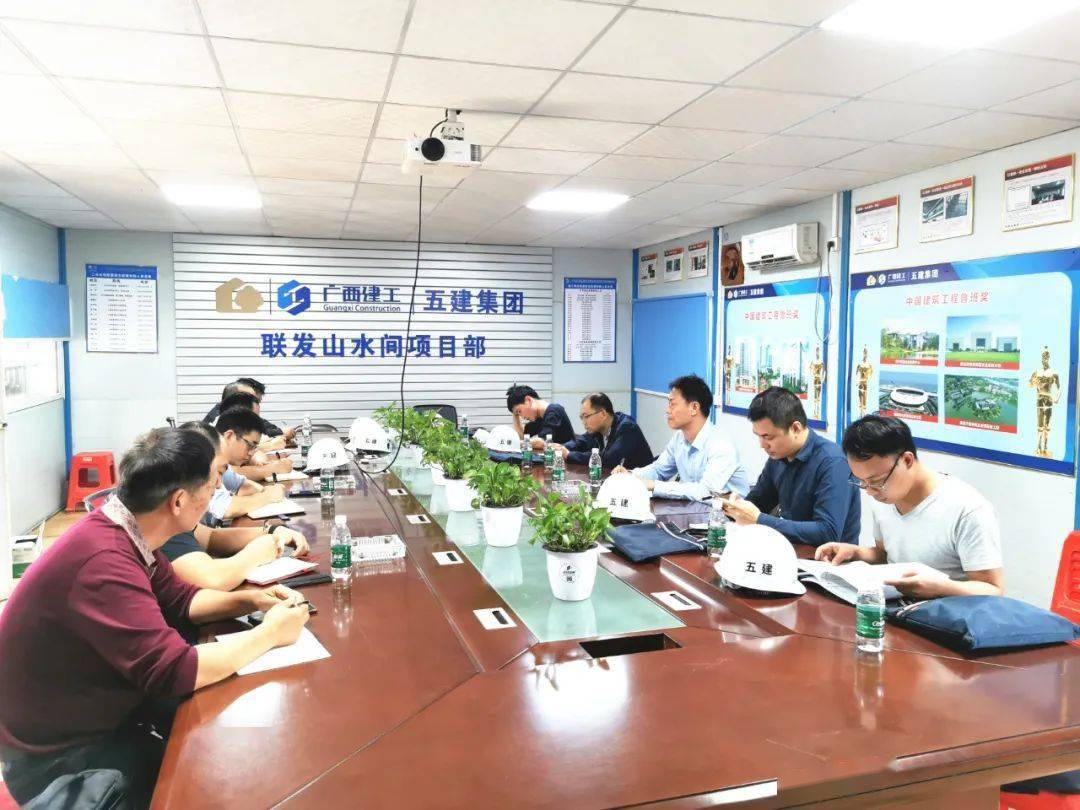 李能斌一行深入各项目施工现场,详细了解项目建设进度,安全文明施工等