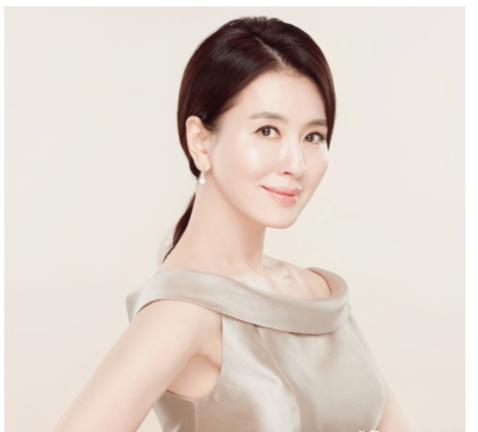 李一花,从二婚失败无戏可拍到霸屏,人生最大的幸运是遇到金成玲_因为