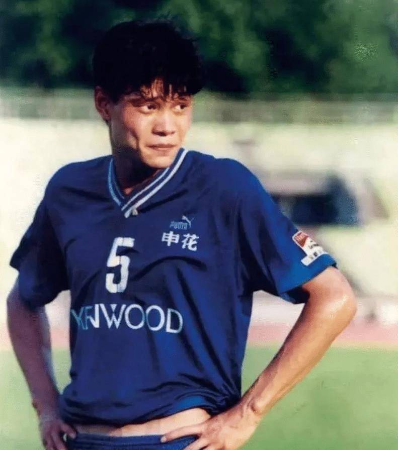 但如今的年轻球迷有不少都不知道中国出过一个名叫范志毅的足球巨星