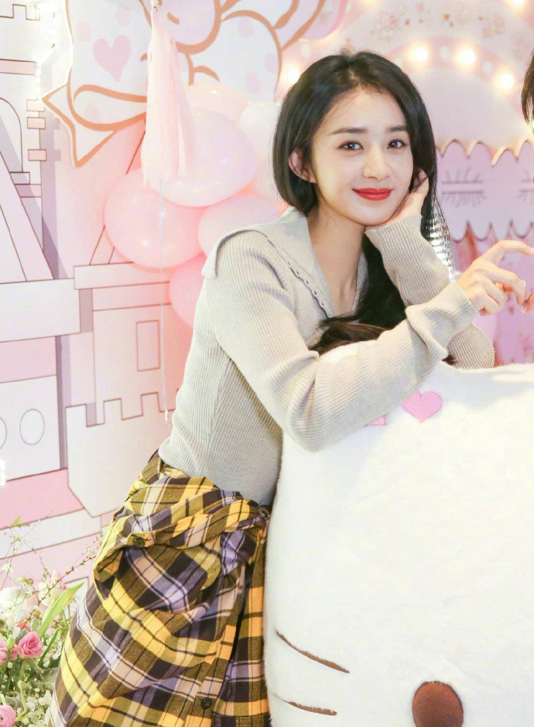 李冰冰生日会现场,赵丽颖突袭,48岁的李冰冰撞脸王丽坤_照片_微博